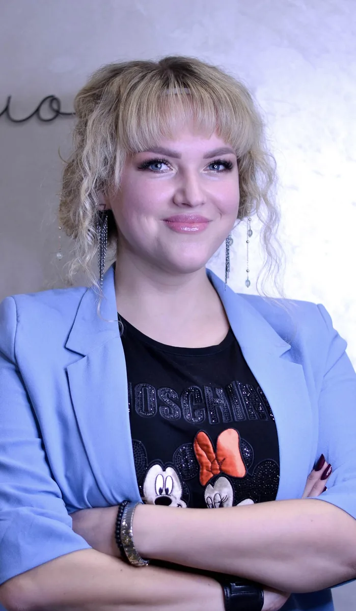Yana Tsymbal — instruktorka modeláže nehtů, Plzeň